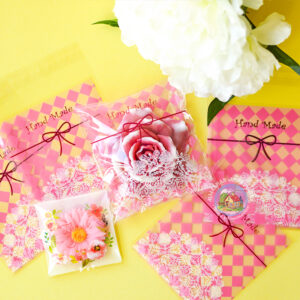 Целофановий пакетик «Hand Made/Ажур» рожевий з клейкою стрічкою, 10*10 см + 3 см