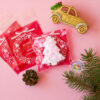 Целофановий пакетик «We wish a Merry Christmas/Різдвяний вінок» з малиновою підкладкою та з клейкою стрічкою, 10*10 cм + 3 см