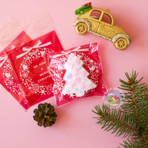 Целофановий пакетик «We wish a Merry Christmas/Різдвяний вінок» з малиновою підкладкою та з клейкою стрічкою, 10*10 cм + 3 см